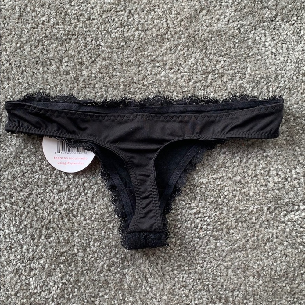 Lacey thong - Picture 2 of 4